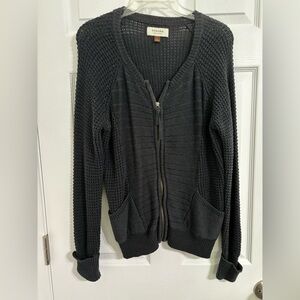 Women’s grey zip up sweater with pockets